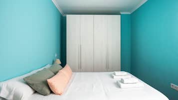 2 slaapkamers, een strijkplank/strijkijzer, internet, beddengoed