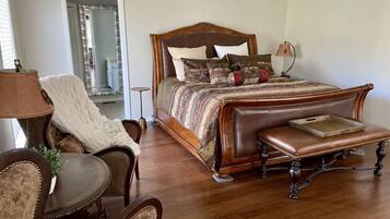 Deluxe Cabin, 3 Bedrooms, Non Smoking, River View | 3 bedrooms, individually decorated, individually furnished