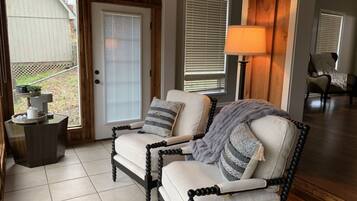 Deluxe Cabin, 3 Bedrooms, Non Smoking, River View | Balcony