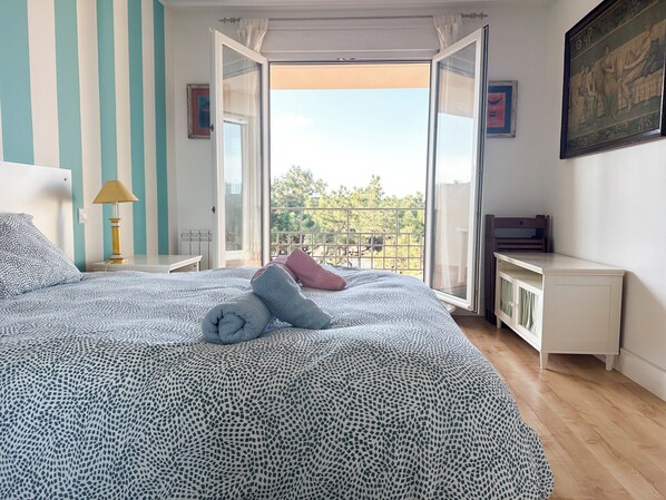 2 bedrooms, iron/ironing board, WiFi, bed sheets - Apto en la playa de Mogro con parking privado (Mogro)