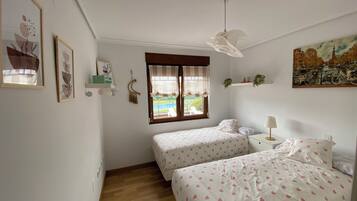 2 bedrooms, iron/ironing board