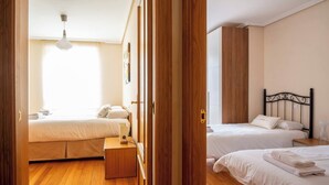 2 bedrooms, desk, iron/ironing board, WiFi - Apartamento en Entrambasaguas Centro (Entrambasaguas)
