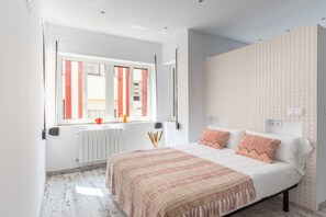 4 bedrooms, iron/ironing board, WiFi