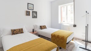 4 chambres, fer et planche à repasser, Wi-Fi