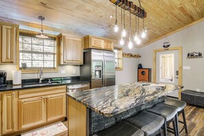 House (3 Bedrooms) | Interior - Sevierville Cabin ~ 3 Mi to the Island! (Pigeon Forge)