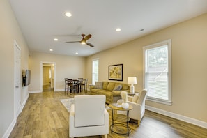 House (4 Bedrooms) | Interior - Walk Downtown: Historic Home in Excelsior Springs (Excelsior Springs)