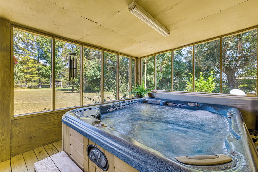 Alabama River Retreat: Dock, Fire Pit, Grill! - Hampden, PA