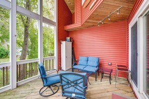 House (2 Bedrooms) | Interior - Island Retreat on Pistakee Lake: Deck & Gas Grill! (Fox Lake)