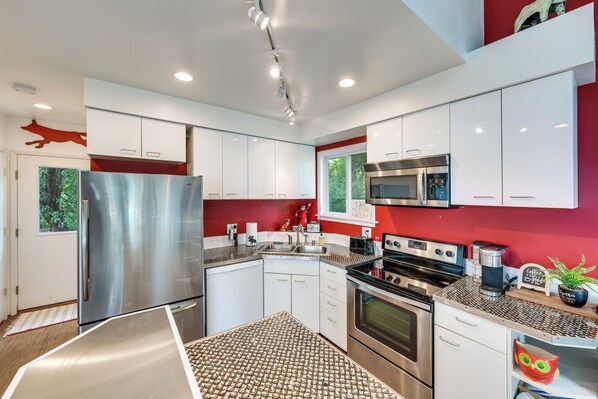 House (2 Bedrooms) | Interior - Island Retreat on Pistakee Lake: Deck & Gas Grill! (Fox Lake)