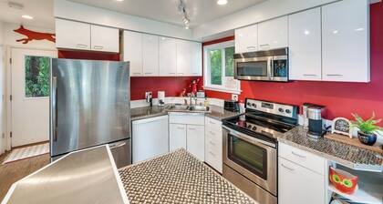 Island Retreat on Pistakee Lake: Deck & Gas Grill!