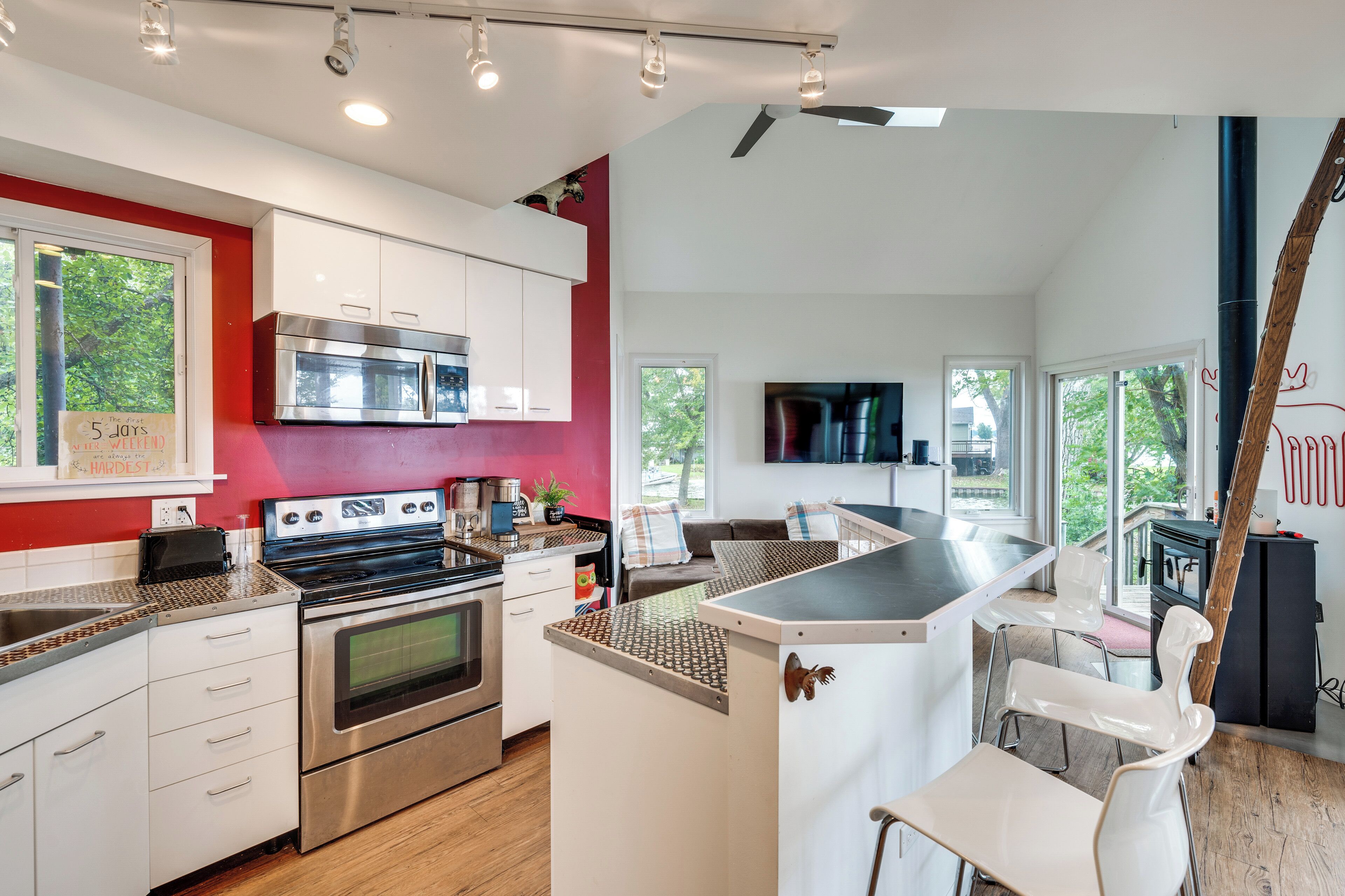 House (2 Bedrooms) | Interior