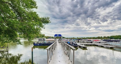Island Retreat on Pistakee Lake: Deck & Gas Grill!