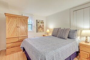 Interior - Idyllic Lakefront Cottage Near Mount Sunapee (Bradford)