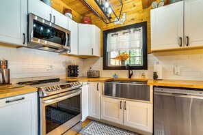 House (3 Bedrooms) | Interior - 9 Mi to Lake Burton: Cabin w/ Deck Near Helen (Clarkesville)