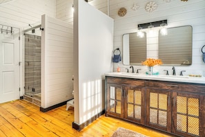 Interior - 9 Mi to Lake Burton: Cabin w/ Deck Near Helen (Clarkesville)