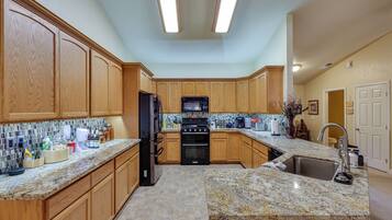 House (4 Bedrooms) | Interior