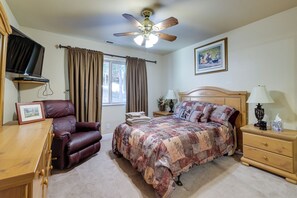 Interior - Groveland Vacation Rental Near Pine Mountain Lake! (Groveland)