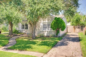 House (2 Bedrooms) | Interior - 1939 Bungalow With Original Charm Corpus Christi (Corpus Christi)