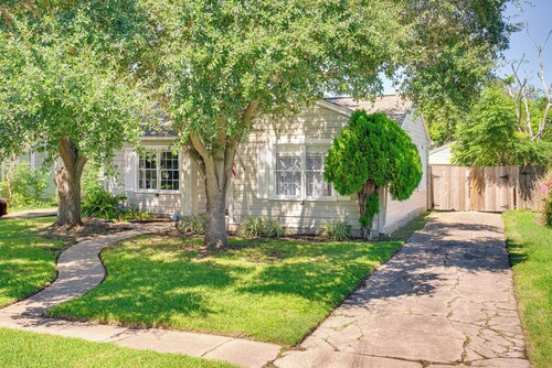 Home < 2 Mi to Mcgee Beach & Cole Park!