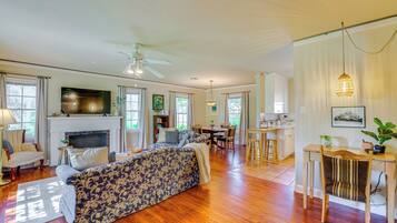 House (2 Bedrooms) | Interior