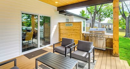 Stylish & Modern Lenexa Haven w/ Fire Pit & Deck!