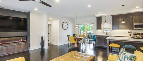 House (5 Bedrooms) | Living area | TV, fireplace, video game console