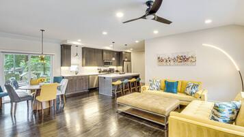 House (5 Bedrooms) | Interior