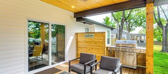 Stylish & Modern Lenexa Haven w/ Fire Pit & Deck!