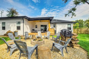 Interior - Stylish & Modern Lenexa Haven w/ Fire Pit & Deck! (Lenexa)