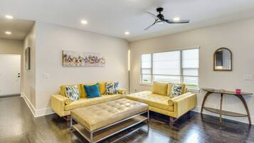 Hús (5 Bedrooms) | Að innan