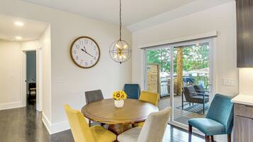 House (5 Bedrooms) | Interior