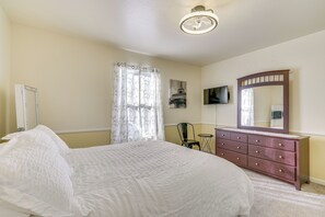 Interior - Patio & Grill: Family Home in Pueblo West (Pueblo)