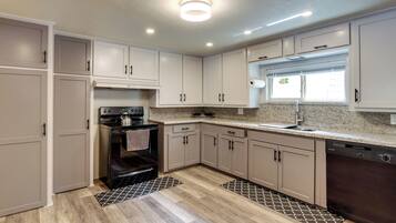 Cottage (4 Bedrooms) | Bahagian dalam