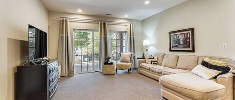 Appartamento (2 Bedrooms) | Area soggiorno | TV