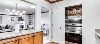 เดินไปสนามกอล์ฟพาราไดซ์ฮิลส์: คอนโดพร้อมชานบ้าน