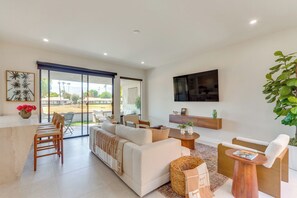 Apartment (3 Bedrooms) | Front of property