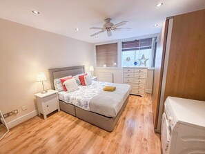 1 chambre, fer et planche à repasser, lit parapluie, Wi-Fi gratuit