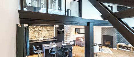 المنشأة من الداخل