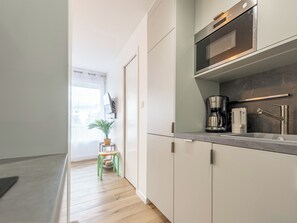 Fridge, microwave, dishwasher, coffee/tea maker