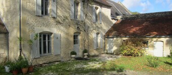 Quiet house between Caen and the sea in the private grounds of a manor house.
