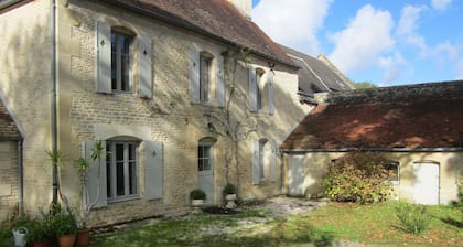 Maison au calme entre Caen et la mer au sein du parc privé d'un manoir.