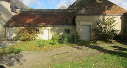 Quiet house between Caen and the sea in the private grounds of a manor house.