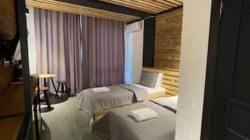 Standard Twin Room, Mountain View | Individually decorated, laptop workspace, free WiFi, bed sheets