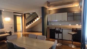 Comfort Duplex | Individually decorated, laptop workspace, free WiFi, bed sheets