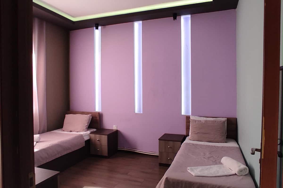 Cottage familiare | Con stile personalizzato, postazione laptop, Wi-Fi gratuito, lenzuola