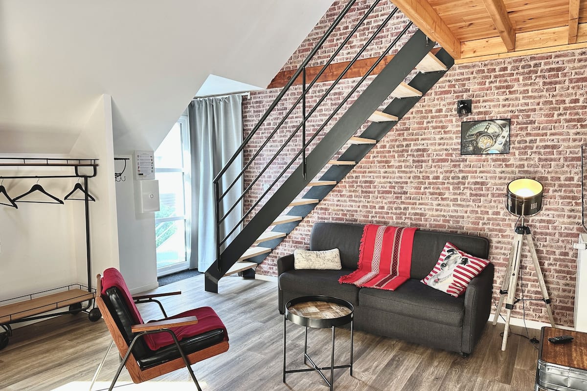 Loft 1 | Ruang tamu | TV