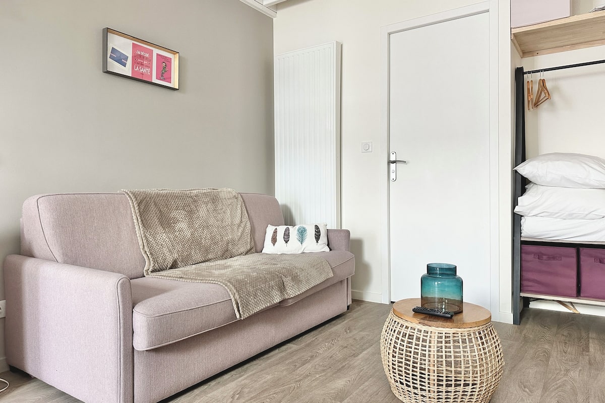 Loft 4 | Ruang tamu | TV