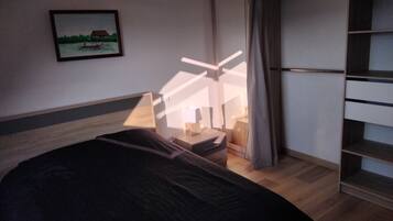 4 slaapkamers, een bureau, reisbedje, wifi