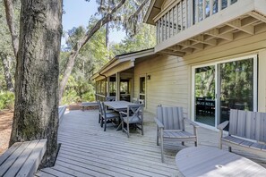 Outdoor dining - New to Island Getaway (Hilton Head Island)