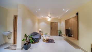 Apartment | Living area | Flat-screen TV